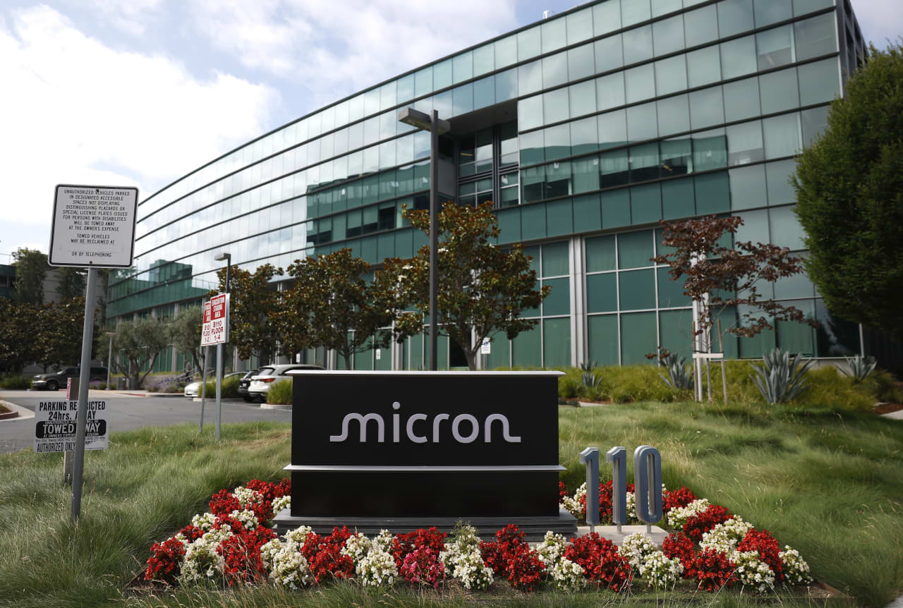 Penurunan Saham Micron: Apakah Google Berperan di Dalamnya?